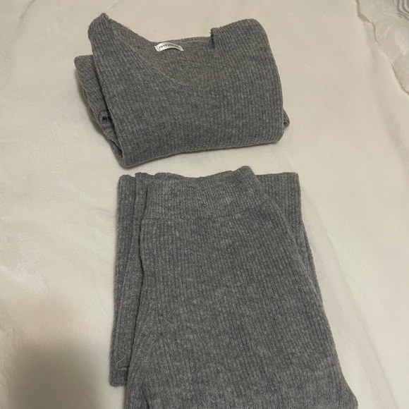 NWOT Gray Sweater Set - Picture 1 of 4